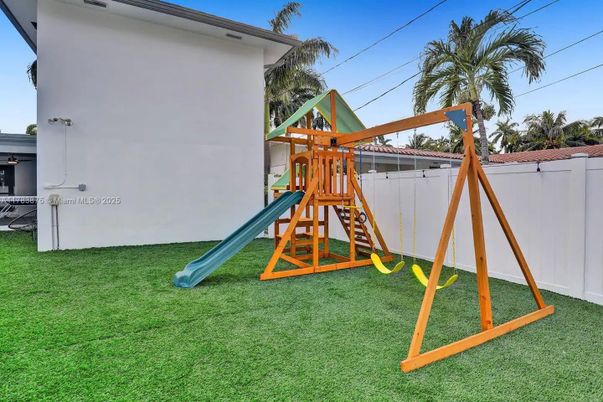 Backyard, Exterior, Playground