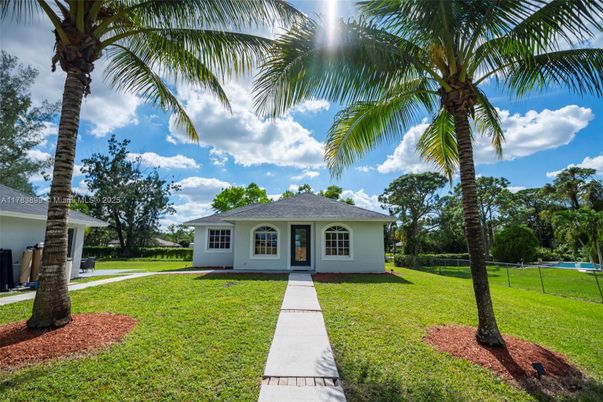 Backyard, Exterior, Facade, Ranch