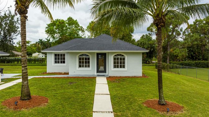 Backyard, Exterior, Facade, Ranch