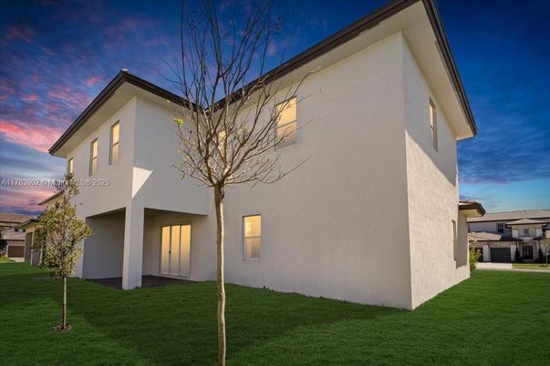 Exterior, Facade, Modern