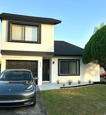 Attached, Exterior, Facade, Modern
