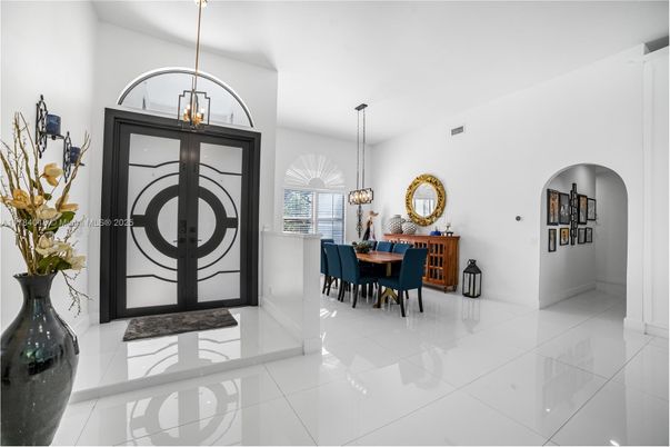 Chandelier, Dining room, Interior, Pendant Lights