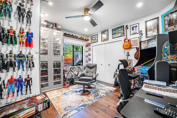 Home Office, Interior, Recessed Lighting, Wood Texture Flooring