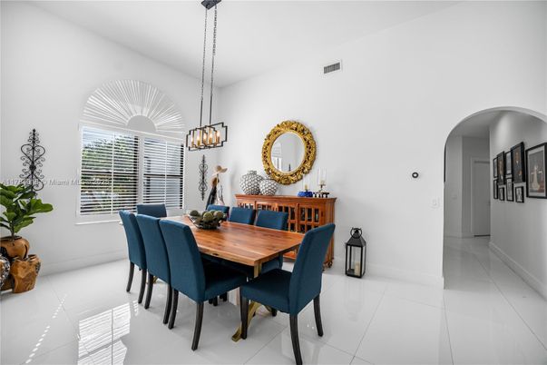 Chandelier, Dining room, Interior, Pendant Lights