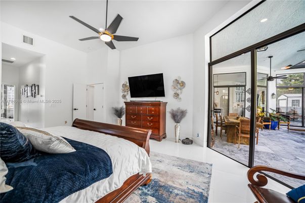 Bedroom, Dining room, Interior, Recessed Lighting