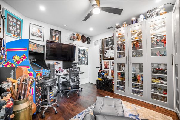 Home Office, Interior, Recessed Lighting, Wood Texture Flooring