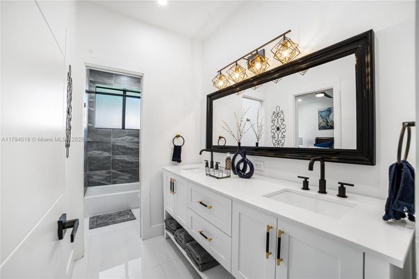 Bathroom, Dual Sink Vanities, Interior, Recessed Lighting