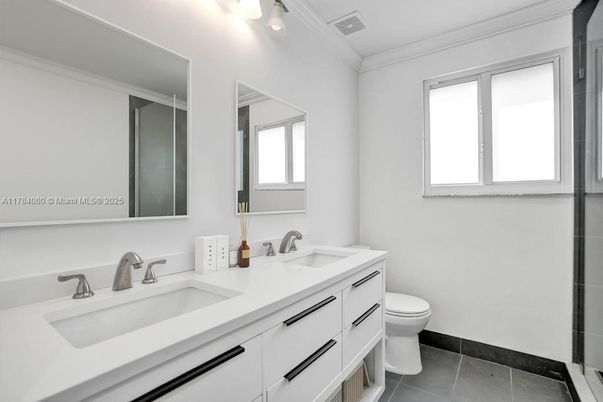 Bathroom, Dual Sink Vanities, Interior