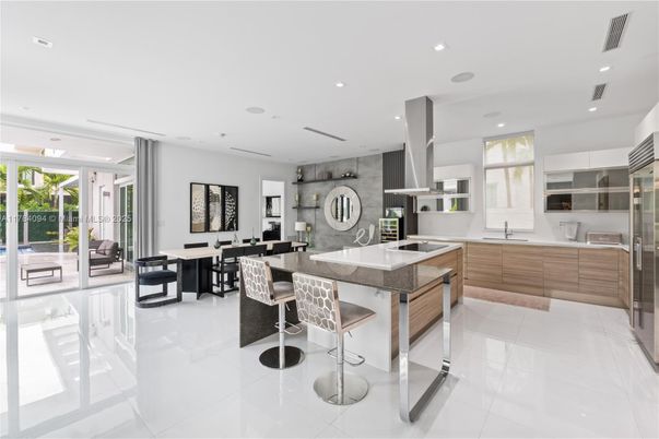 Dining room, Interior, Kitchen, Recessed Lighting, Stainless Steel Appliances