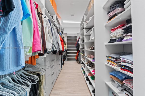 Interior, Walk-in Closets, Wood Texture Flooring
