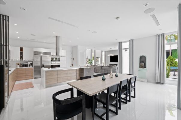 Dining room, Interior, Kitchen, Recessed Lighting, Stainless Steel Appliances