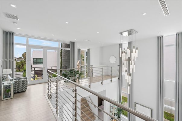 Interior, Pendant Lights, Recessed Lighting, Wood Texture Flooring