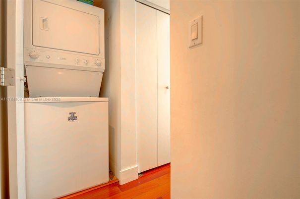 Interior, Utility Closets, Washer, Wood Texture Flooring