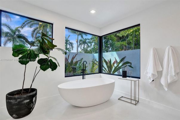 Bathroom, Free Standing Baths, Interior, Recessed Lighting