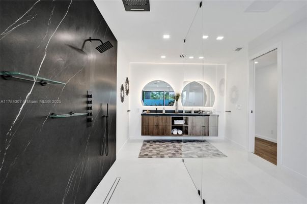 Bathroom, Interior, Recessed Lighting