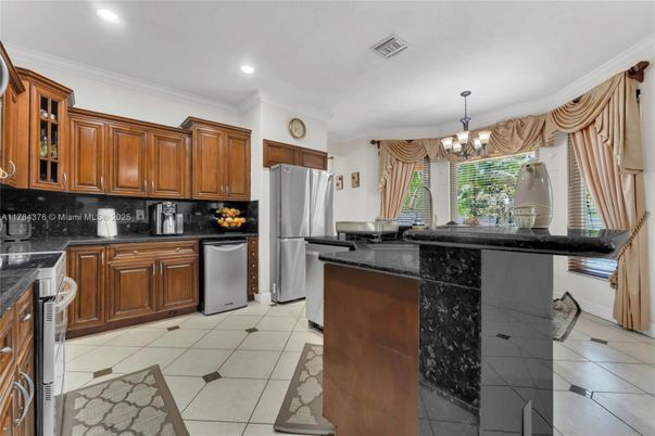 Chandelier, Interior, Kitchen, Recessed Lighting, Stainless Steel Appliances