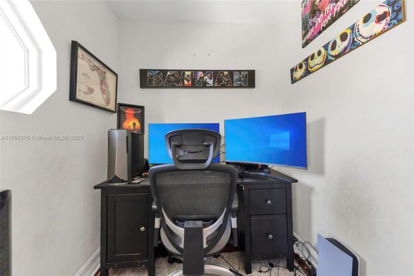 Home Office, Interior