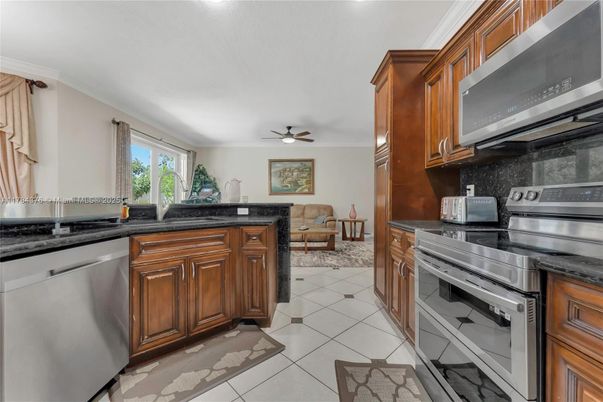 Interior, Kitchen, Living room, Stainless Steel Appliances