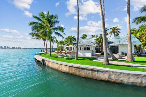 Exterior, Lake