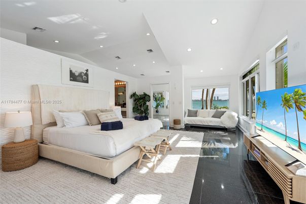 Bedroom, Interior, Living room, Recessed Lighting, Water