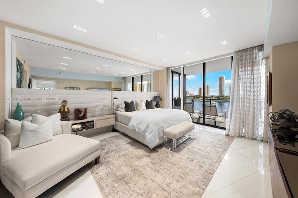 Bedroom, Interior, Recessed Lighting, Water
