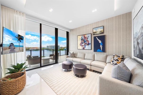 Interior, Living room, Recessed Lighting, Water