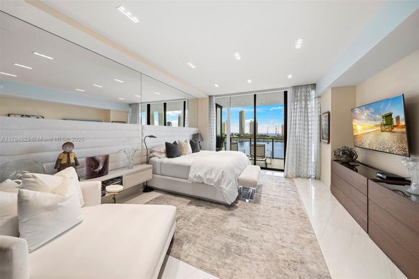 Bedroom, Interior, Living room, Recessed Lighting, Water