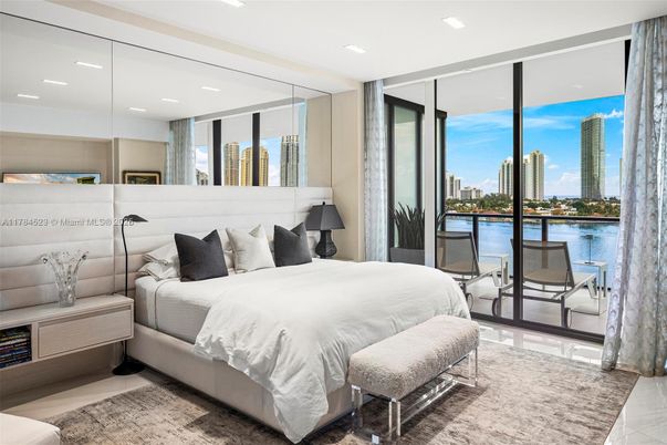 Bedroom, Interior, Recessed Lighting, Water