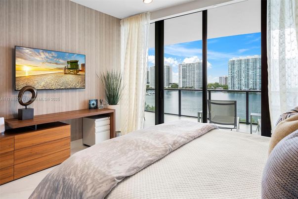 Bedroom, Interior, Recessed Lighting, Water