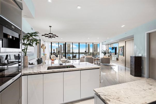Dining room, Interior, Kitchen, Living room, Pendant Lights, Recessed Lighting, Stainless Steel Appliances