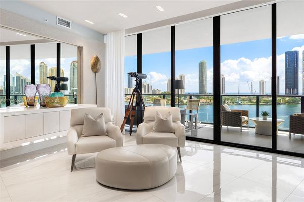 Interior, Living room, Recessed Lighting, Water