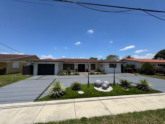 Attached, Exterior, Facade, Ranch