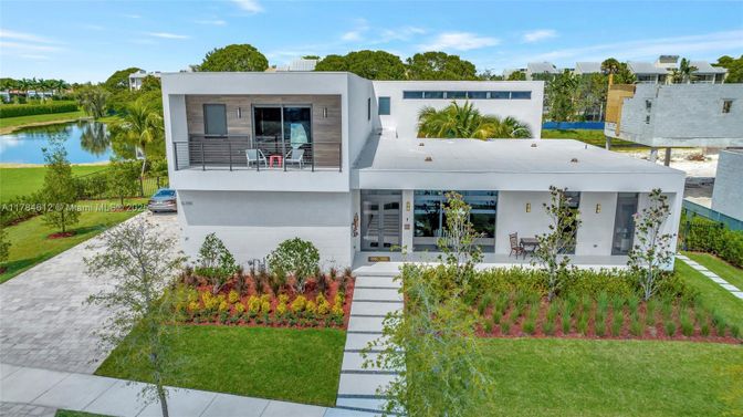 Exterior, Facade, Water, Modern