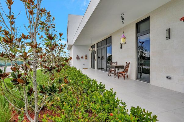 Exterior, Pendant Lights