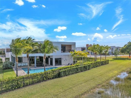 Backyard, Exterior, Pool