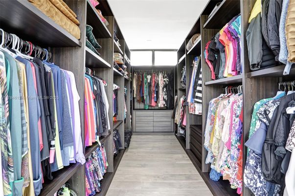 Interior, Walk-in Closets, Wood Texture Flooring