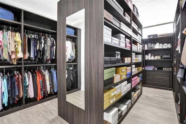 Interior, Walk-in Closets, Wood Texture Flooring
