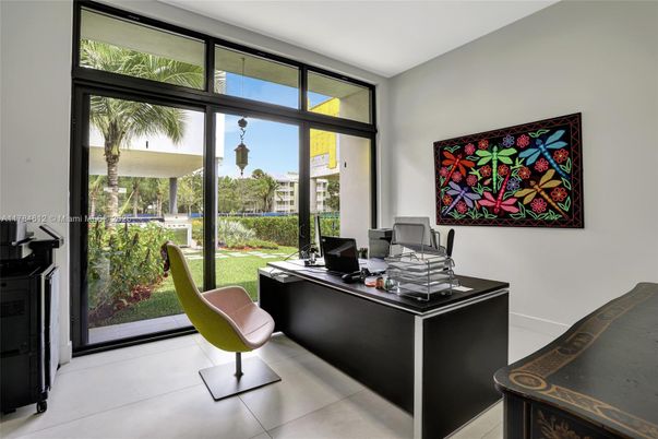 Home Office, Interior