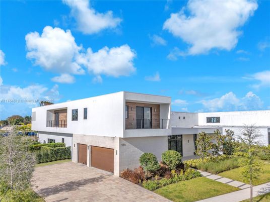Attached, Exterior, Facade, Modern