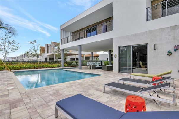 Exterior, Pool