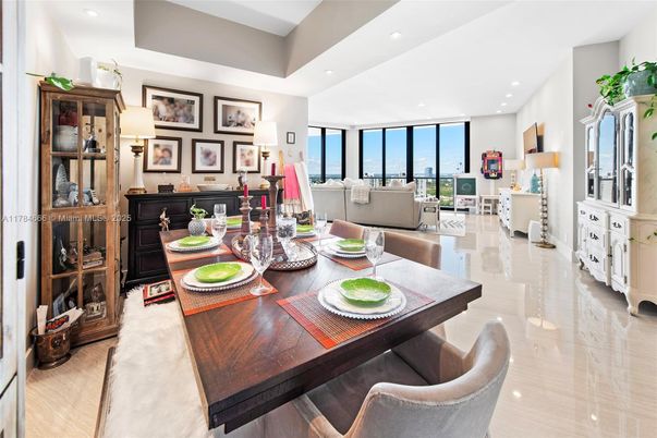 Dining room, Interior, Living room, Recessed Lighting