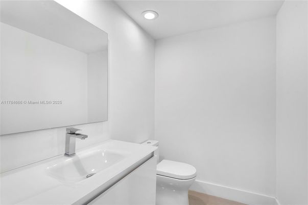 Bathroom, Interior, Recessed Lighting