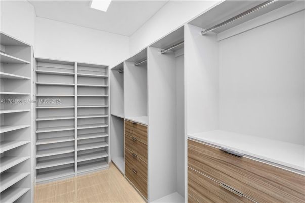 Interior, Walk-in Closets, Wood Texture Flooring