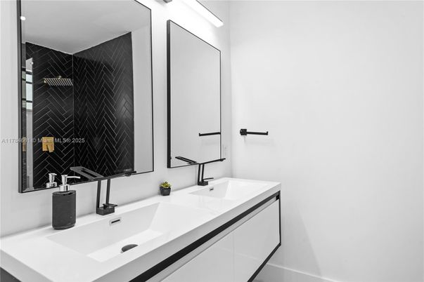 Bathroom, Dual Sink Vanities, Interior