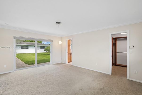 Empty room, Interior, Pendant Lights