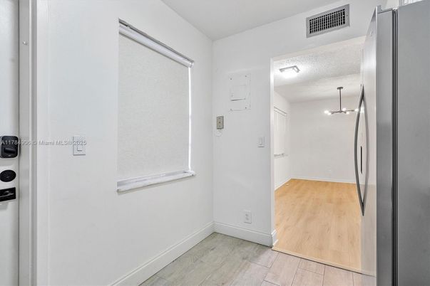 Interior, Pendant Lights, Wood Texture Flooring