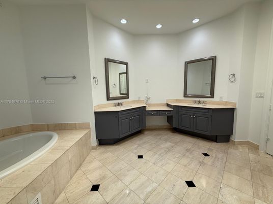 Bathroom, Dual Sink Vanities, Interior, Recessed Lighting