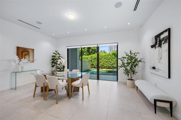 Dining room, Interior, Recessed Lighting