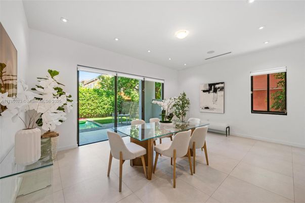 Dining room, Interior, Recessed Lighting