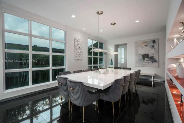 Dining room, Interior, Pendant Lights, Recessed Lighting